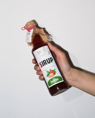 Léto ve sklenici? Máme ho pro vás! 🍹 Sladké jahody, voňavá máta, pár kostek ledu a šplouchnutí perlivé vody... Stačí pár...